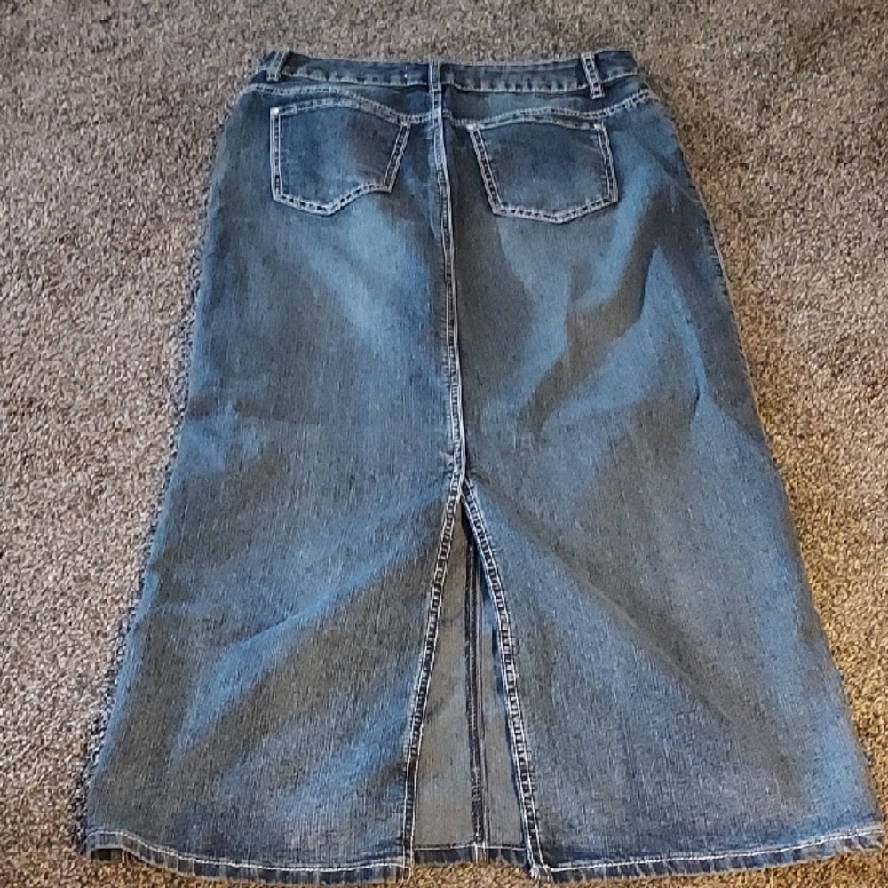Vintage Style Denim Midi Skirt - Picture 3 of 4